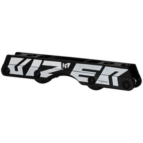 SKA800068 KIZER Team Fluid IV Black & White SL Antirocker Frames | Superfluid | Inkl. Antirocker Rollen | UFS | Antirocker Rahmen Aggressive Inline Frames | UFS | Aggressive Inlineskates Aggressive Inlineskates Aggressive Inline Skating Powerblading Schiene Frames Soulplates Soul Plate Aggressive Inline Frames Aggressive Inline Schienen Stunt Schienen Stunt Frames Flat Frames UFS Universal Frame System Rollerblade Frames Stunt Skating Spacer Inline Skating Inliner Skateschule und Skateshop Weil am Rhein Ska