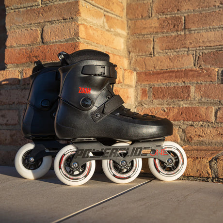 SKA880255 POWERSLIDE Zoom One Black 100 | Nietbefestigung | Auch für breite Füße geeignet | Urban Inlineskates Inline Skates Rollerblades Urban Inline Skating Urban Inline Skating Freeskates Trainng Skates Strecken Skates Trinity Skates Einsteiger Beginner Inlineskates Inliner Fitness Inliner City Skates Fitness Inliner Sport Skates Sport Inliner Rollerblades Rollerblading Lörrach Freiburg Basel Inliner Skateschule und Skateshop Weil am Rhein SkaMiDan Deutschland Germany