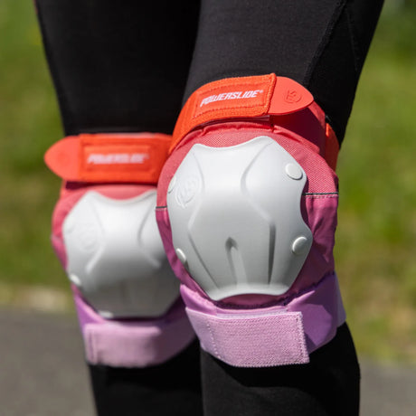 SKA903296 POWERSLIDE Standard Set Red Pink | Schoner Set | Schützerset | Protektor for Inline Skating | Urban Inline Skating | Urbanes Inline Skaten | Schützer Für das Fitness Inline Skating | Fitness Skating Protektors | Schoner für Inline Skater | Protektion for Inline Skater | Knee Pads | Knieschützer | Knieschoner | Elbow Pads | Ellenbogen Protektoren | Lörrach Freiburg Basel Inliner Skateschule und Skateshop Weil am Rhein SkaMiDan Deutschland Germany
