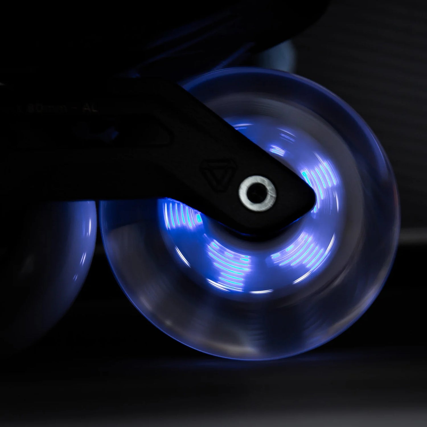SKA905523/Piece POWERSLIDE Graphix Plus LED Rollen – 76mm 85A | LED Rollen für Inlineskates | Leuchtrollen für das Inline Skating | Inline Skating Rollen Inline Skating Wheels Rollerblading Wheels Inline Skating Rollerblading Inlineskaterollen Skating Wheels for Rollerblader  Rollen für Inlineskater Lörrach Freiburg Basel Inliner Richtige Größe right Size for Rollerblades Langhaltende Inlineskaterollen Longlasting Wheels for Rollerblading Skateschule und Skateshop Weil am Rhein SkaMiDan Deutschland Germany
