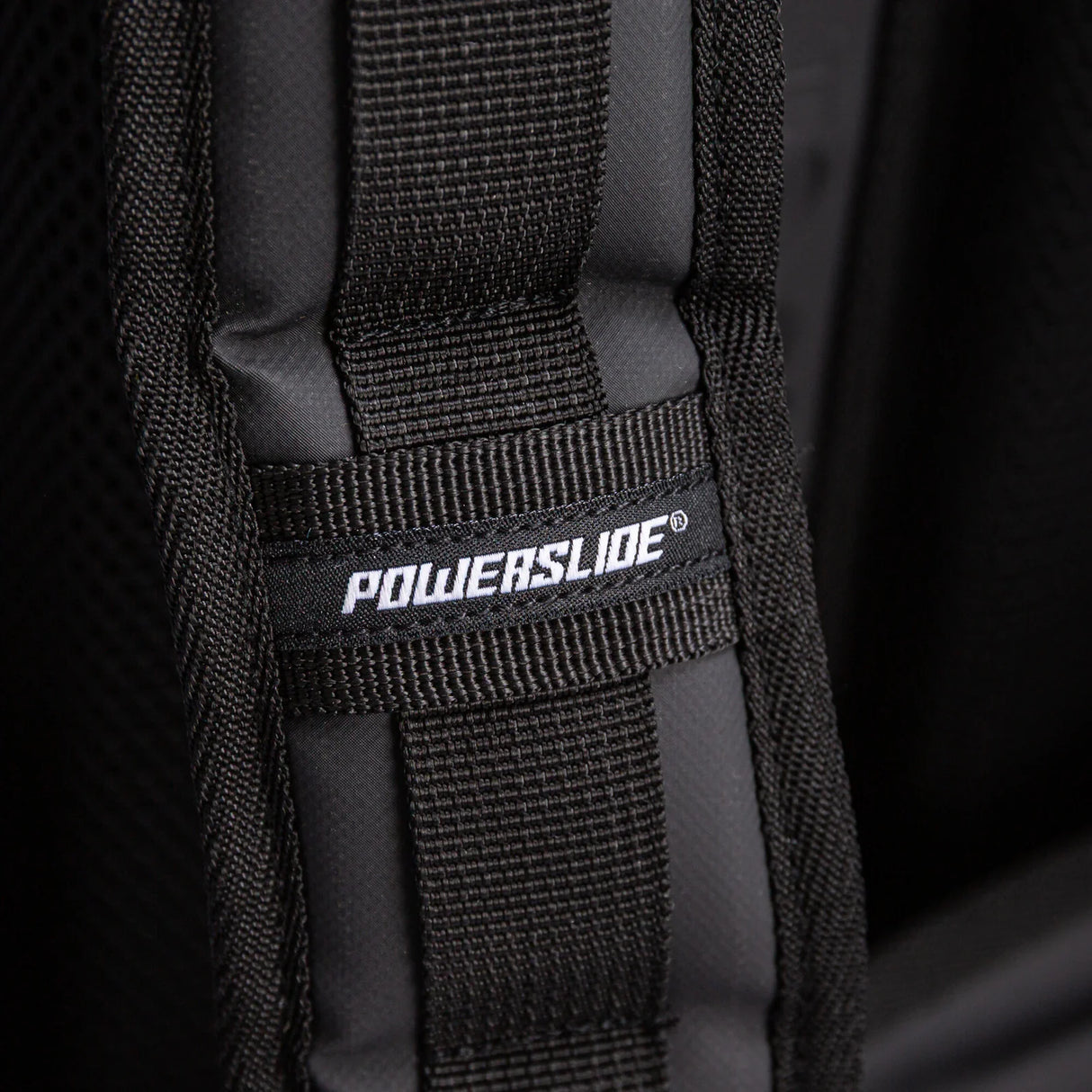 SKA907105 POWERSLIDE UBC Road Runner Jr – Junior | Backpack | Universal Bag Concept | Skaterucksack mit Halterungen für Inlineskates | Zubehör für Inline Skating | Inline Skating Fitness Inline Skating Urban Inline Skating | Aggressive inline Skating | Lörrach Freiburg Basel Inliner Skateschule und Skateshop Weil am Rhein SkaMiDan Deutschland Germany
