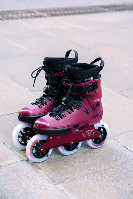 SKA908477 POWERSLIDE Next 110 PDS Merlot Premium – Dunkelrot | Trinity Mounting | Power Disc System | Urban Inlineskates Freeride Big wheels Free Skates Freeskates Inlineskates Fitness Inlineskates Inlineskates Sport Inline Skates Rollerblades Urban Inline Skating Urban Inline Skating Freeskates Trainng Skates Strecken Skates Trinity Skates Einsteiger Beginner Inlineskates Inliner Fitness Inliner City Skates Fitness Inliner Sport Skates Sport Inliner Rollerblades Rollerblading Lörrach Freiburg Basel Inliner