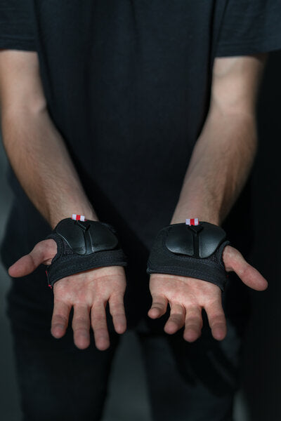 SKA920095/S-M ENNUI Palm Slider Handschoner | Handschützer | City Wrist Brace Handgelenkschoner | Pro Handgelenkschützer | Schienbeinschoner Socken | Polster Hose | Protektoren Helm Protector Helmet Skater Schutzausrüstung Skate Protective equipment Handgelenkschoner Knieschützer Ellenbogen Polster Schienguards Schienbeinschoner | Lörrach Freiburg Basel Inliner Skateschule und Skateshop Weil am Rhein SkaMiDan Deutschland Germany

