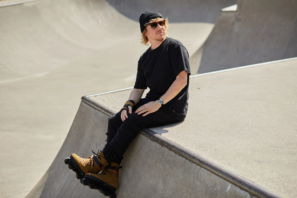 SKA920135 ENNUI City Wristguard Sam Crofts Pro – Brown | City Wrist Brace Handgelenkschoner | Pro Handgelenkschützer | Schienbeinschoner Socken | Polster Hose | Protektoren Helm Protector Helmet Skater Schutzausrüstung Skate Protective equipment Handgelenkschoner Knieschützer Ellenbogen Polster Schienguards Schienbeinschoner | Lörrach Freiburg Basel Inliner Skateschule und Skateshop Weil am Rhein SkaMiDan Deutschland Germany
