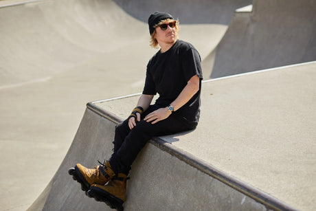 SKA920135 ENNUI City Wristguard Sam Crofts Pro – Brown | City Wrist Brace Handgelenkschoner | Pro Handgelenkschützer | Schienbeinschoner Socken | Polster Hose | Protektoren Helm Protector Helmet Skater Schutzausrüstung Skate Protective equipment Handgelenkschoner Knieschützer Ellenbogen Polster Schienguards Schienbeinschoner | Lörrach Freiburg Basel Inliner Skateschule und Skateshop Weil am Rhein SkaMiDan Deutschland Germany
