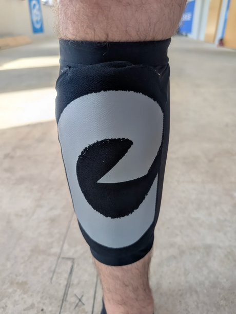 SKA920141 ENNUI BLVD Shin Guards | Schlanke Schienbeinschoner für das Skatingshin guards knee pads knee guards komfortable Knieschützer ohne Kappe Knieschoner Protectors protection Schlank Dünn Slim set Protection proection protectors Protectors Protection Protective gear Saftey gear Skating inline skating rollerblading Inline Skates inline skating fitness skating fitness skates rollerblades rollerblading Lörrach Freiburg Basel Inliner Skateschule und Skateshop Weil am Rhein SkaMiDan