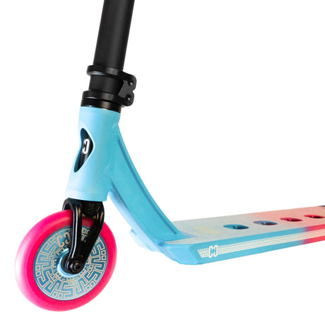 SKACRE-CL1-PT CORE CL1 Stunt Scooter Pro – Pink Türkis Pink Turquoise | Stunt Roller für Fortgeschrittene und Profis | Trickroller für den Skatepark Stunt Scooter Kicker Trottinett Scootering Soots Scootworld SkaMiDan Weil am Rhein Basel Lörrach Freiburg Schweiz Deutschland Switzerland Germany Bale Skatepark Roller Stunt Roller Tretroller Action Scooter Kinder Roller Kids Children Stunts Park Trick Scooter