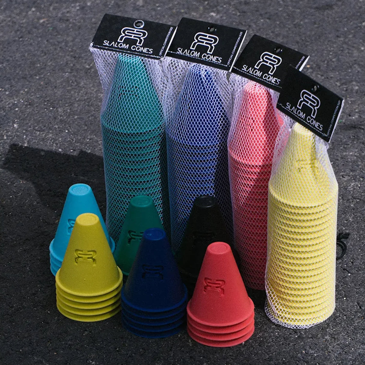 SKAFRCON FR Skates Cones Pack | Verschiedene Farben | Freestyle Skating Kegel | Slalomhütchen | Pylonen | Freestyle Slalom Skating Freestyle Skating Freestyle Inlineskates inline trick skaten Different Colors Slalom Skaten Inline Slalom SkaMiDan Urban Inlineskates Freestyle Inlineskates Free Skates Slalom Skates Freestyle Inlineskates Freestyle Rollerblades Slalom Blades Urban Inlineskates Freeskates Fitness Inlineskates Inlineskates Sport Inline Skates Rollerblades Urban Inline Skating Urban Inline Skating
