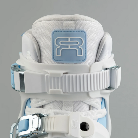 SKAFRSK-NEO190-LZ FR Skates Neo 1 – LZ Promodel – White Blue – Linda Zhu | 165mm Dual Point Mounting | Urban & Freestyle Inlineskates Slide Inline Skates Rollerblades Urban Inline Skating Freeskates Trainng Skates Strecken Skates Trinity Skates Einsteiger Beginner Inlineskates Inliner Fitness Inliner City Skates Fitness Inliner Sport Skates Sport Inliner Rollerblades Rollerblading Lörrach Freiburg Basel Inliner Skateschule und Skateshop Weil am Rhein SkaMiDan Deutschland Germany