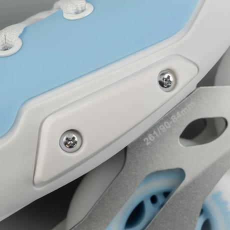 SKAFRSK-NEO190-LZ FR Skates Neo 1 – LZ Promodel – White Blue – Linda Zhu | 165mm Dual Point Mounting | Urban & Freestyle Inlineskates Slide Inline Skates Rollerblades Urban Inline Skating Freeskates Trainng Skates Strecken Skates Trinity Skates Einsteiger Beginner Inlineskates Inliner Fitness Inliner City Skates Fitness Inliner Sport Skates Sport Inliner Rollerblades Rollerblading Lörrach Freiburg Basel Inliner Skateschule und Skateshop Weil am Rhein SkaMiDan Deutschland Germany