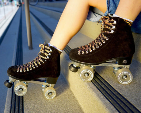 SKAMoxPanther/Black MOXI Panther Roller Skates – Black | Moxi Skates | Lifestyle, Jam & Dance Rollschuhe Quad Skates Park Rollschuhe Lifestyle Rollschuhe Lifestyle Roller Skates Skaterpark Stunt Rollschuhe Rollschuhe Roller Skates Roller Skates Lifestyle Roller Skates Rollschuhe Park Tanz Rollschuhe Barbie Park Quad Skates Roller Skates Lifestyle Rollschuhe Skatepark Rollschuhe Chaya Quad Skates Aggressive Quad Skates Rollschuhe Stunt Rollschuhe Rollkunstlauf Rollschuhe Rollerskates Schwarze Rollschuhe Life