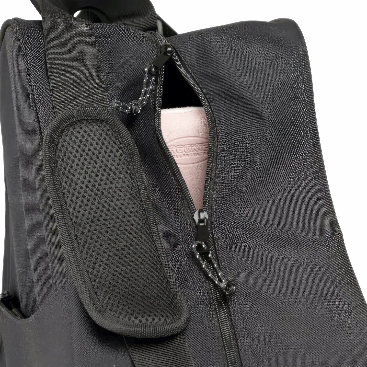 SKARKE-BAG-0110 ROOKIE Bag Classic 78 – Klassische Skatetasche für Rollschuhe und Zubehör | Zubehör & Taschen für das Rollschuhlaufen Tasche für Rollschuhe Rucksack für Rollschuhe Rollerskates Quads Rollschuhhalterung Rollschuhtasche Rollschuhrucksack Rollerskates Tasche Roller Skates Rucksack Backpack Bag Quad Bag Top SkaMiDan Skateshop Weil am Rhein Deutschladn Germany Skating School & Skateshop Skateschule Skaterladen