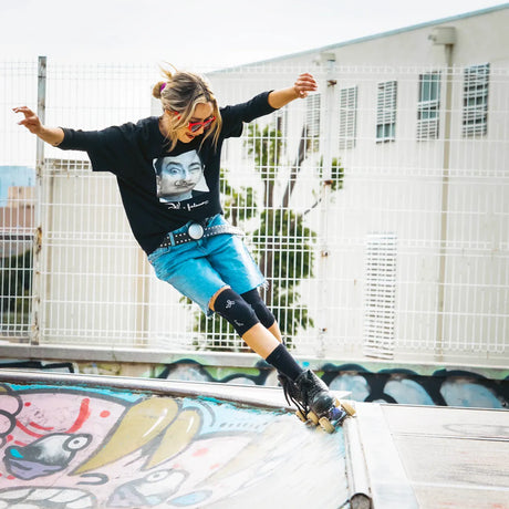 SKATE60400 TRIPLE EIGHT Barbie Patin Reversible Soft Elbow pads | Violett und Schwarz in einem | Schlanke, umkehrbare Ellenbogenschützer | Ellenbogenschoner Gelenkschutz Schützer Schoner Inliner Schoner Inline Schützer protectors skate Skate Schützer Inliner Schützer Schutzausrüstung Fingerschutz Handschuhe inline skating inliner inlineksaten rollerbladen rollerskaten Inlineskates Rollerblades Fitness Skates Slalom Skates rollerblades rollerblading inline skating Lörrach Freiburg Basel Inliner Skateschule u