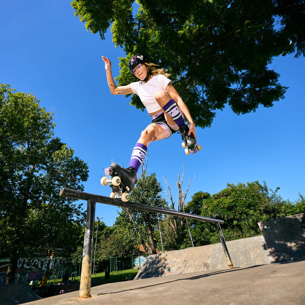 SKATE60921 TRIPLE EIGHT Barbie Patin Shin Guards Socks | Purple | Schienbeinschoner Socken | Polster Hose | Protektoren Helm Protector Helmet Skater Schutzausrüstung Skate Protective equipment Handgelenkschoner Knieschützer Ellenbogen Polster Schienguards Schienbeinschoner | Lörrach Freiburg Basel Inliner Skateschule und Skateshop Weil am Rhein SkaMiDan Deutschland Germany
