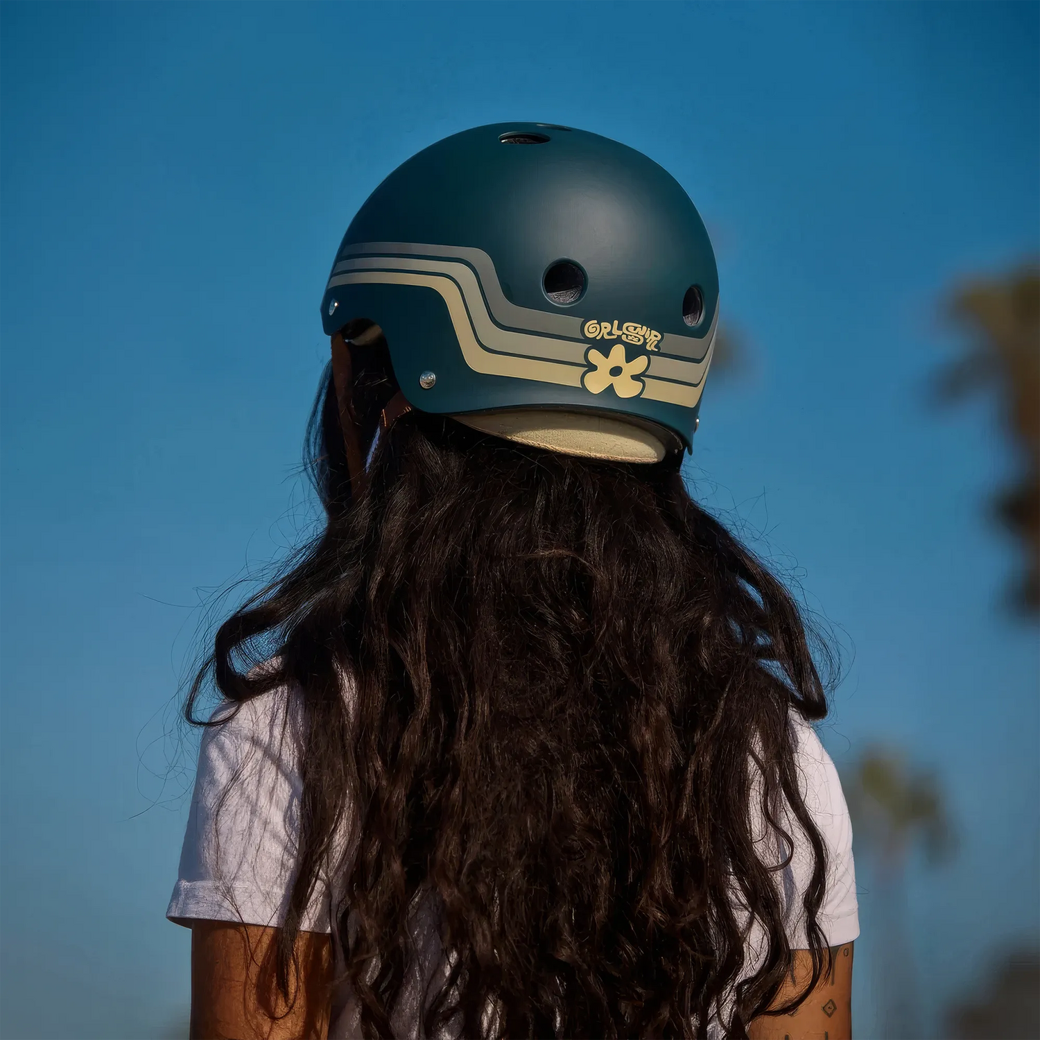 SKATRI-PHE TRIPLE EIGHT Deep Cover GRLSWIRL Signature Helm – Blau Grau – 51–60 cm  | Skatehelm | Stunt Helm für den Actionsport Skate helmet Skatehelm Kopf Signature Edition Girl Swirls Bike Helm Stunt Helm Skatehelm Stunt Skatehelm Größenverstellbar protectors skate helmet aggressive helmet wind helmet skatehelm surzhelm radhelm fahrradhelm sporthelm schutzhelm Skate Schützer Inliner Schützer Schutzausrüstung Fingerschutz Handschuhe inline skating inliner inlineksaten rollerbladen rollerskaten Inlineskat