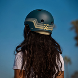 SKATRI-PHE TRIPLE EIGHT Deep Cover GRLSWIRL Signature Helm – Blau Grau – 51–60 cm  | Skatehelm | Stunt Helm für den Actionsport Skate helmet Skatehelm Kopf Signature Edition Girl Swirls Bike Helm Stunt Helm Skatehelm Stunt Skatehelm Größenverstellbar protectors skate helmet aggressive helmet wind helmet skatehelm surzhelm radhelm fahrradhelm sporthelm schutzhelm Skate Schützer Inliner Schützer Schutzausrüstung Fingerschutz Handschuhe inline skating inliner inlineksaten rollerbladen rollerskaten Inlineskat