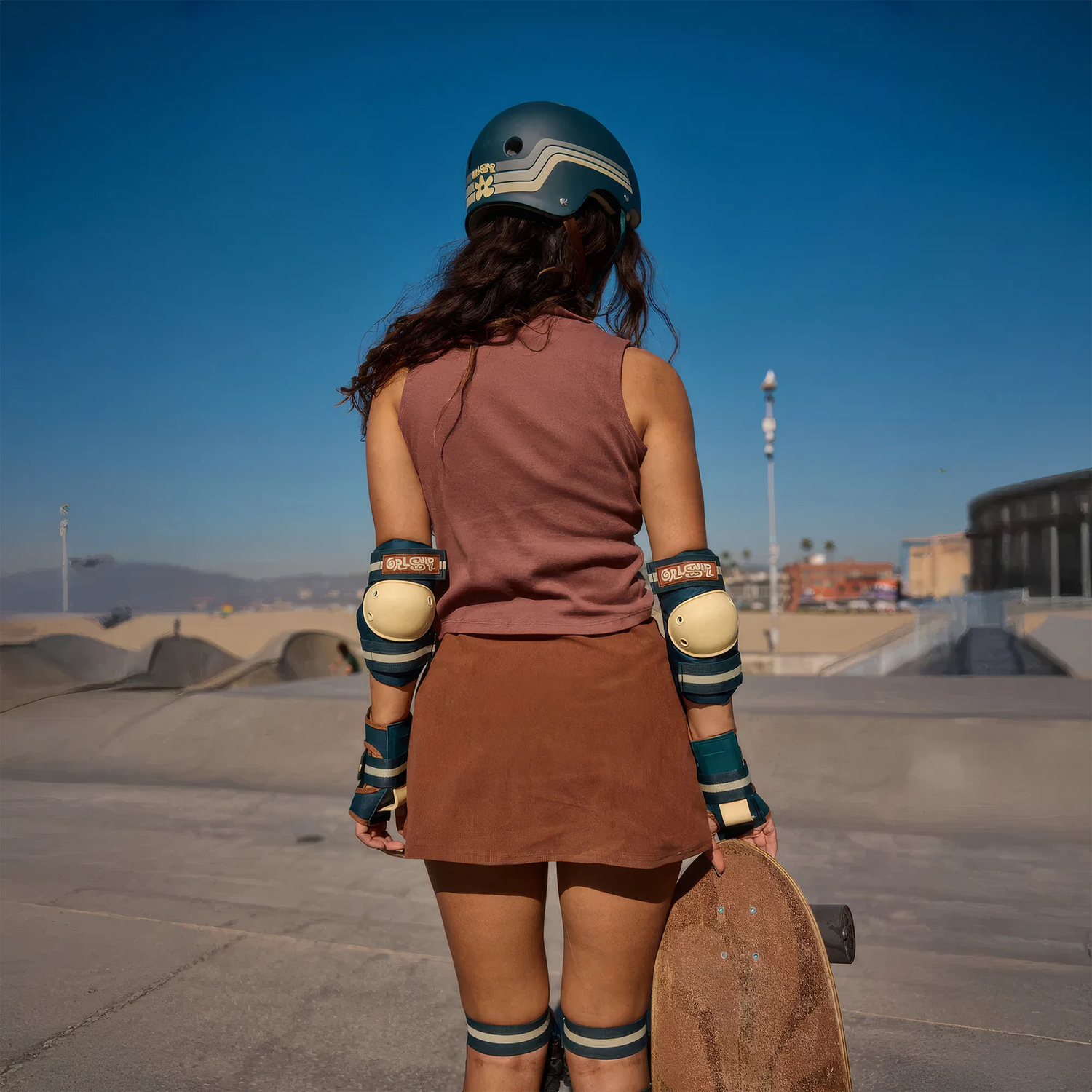 SKATRI-PSH TRIPLE EIGHT Skortsaver Grl Swrl Signature Bumsaver – Braun | Crash Pants mit Rock, speziell für Mädchen und Frauen – Skate Shorts Schutzhose Schützer Schoner Inliner Schoner Inline Schützer protectors skate Skate Schützer Inliner Schützer Schutzausrüstung protection Schlank Dünn Slim inline skating inliner inlineksaten rollerbladen rollerskaten Inlineskates Rollerblades Fitness Skates Slalom Skates rollerblades rollerblading inline skating Lörrach Freiburg Basel Inliner Skateschule und Skateshop