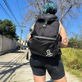 TRIPLE EIGHT Quad25 Backpack | Funktionaler Roller Skating Rucksack mit Halterungen für Rollschuhe quad skates tasche rollerskates Rollschuhtasche artistic skates kunstlauf dance tanz skamidan weil am rhein deutschland lörrach freiburg basel skamidan skateshop