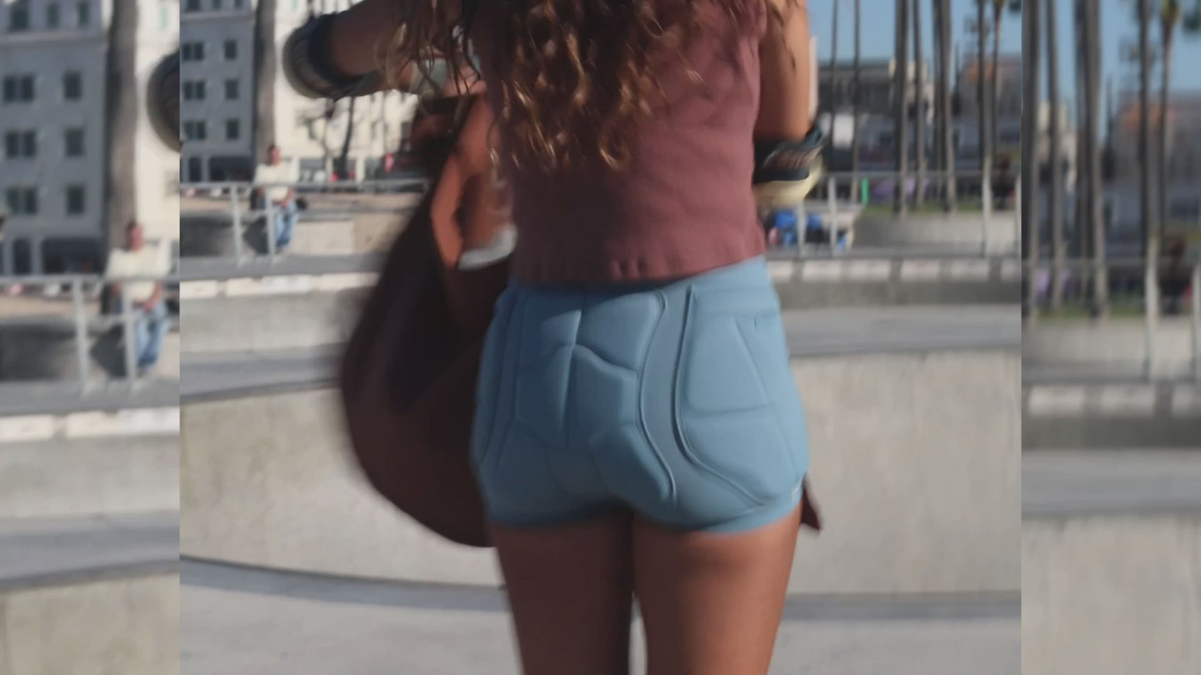 SKATRI-PSH TRIPLE EIGHT Skortsaver Grl Swrl Signature Bumsaver – Braun | Crash Pants mit Rock, speziell für Mädchen und Frauen – Skate Shorts Schutzhose Schützer Schoner Inliner Schoner Inline Schützer protectors skate Skate Schützer Inliner Schützer Schutzausrüstung protection Schlank Dünn Slim inline skating inliner inlineksaten rollerbladen rollerskaten Inlineskates Rollerblades Fitness Skates Slalom Skates rollerblades rollerblading inline skating Lörrach Freiburg Basel Inliner Skateschule und Skateshop